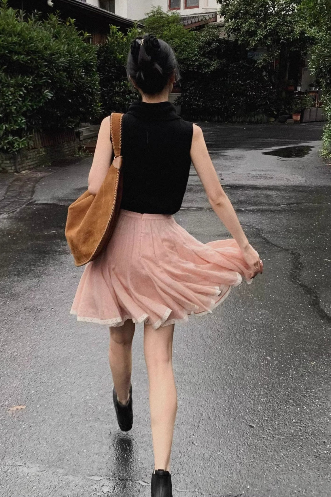 Fließender rauchig rosa voluminöser Prinzessinnen-Minirock