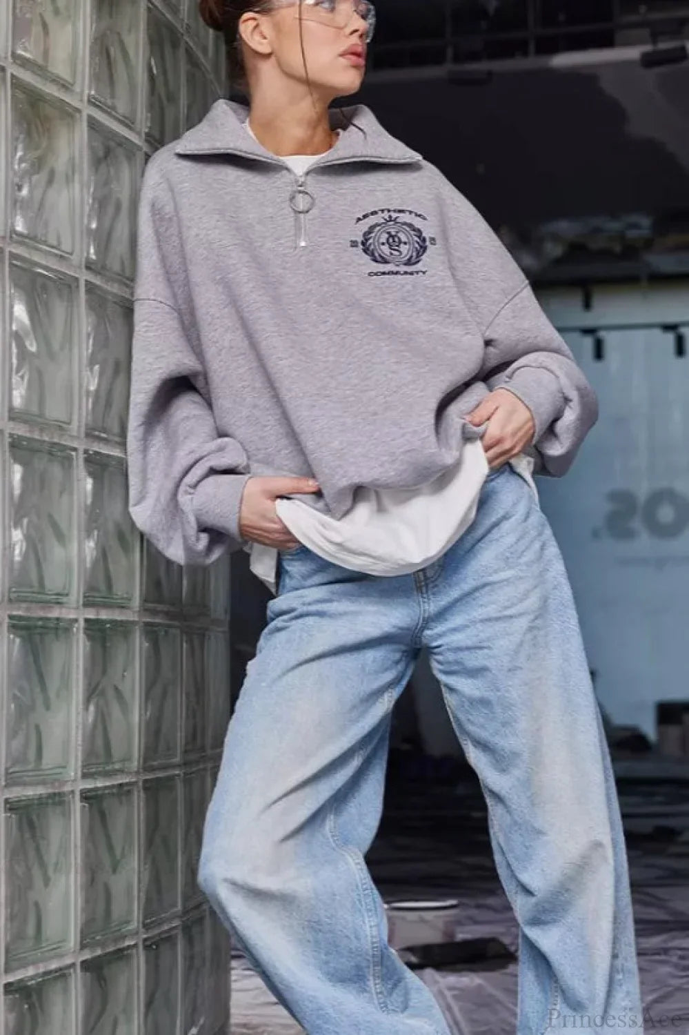 Moletom com Gola Alta, Meio Zíper, Forro de Fleece e Bordado de Letras