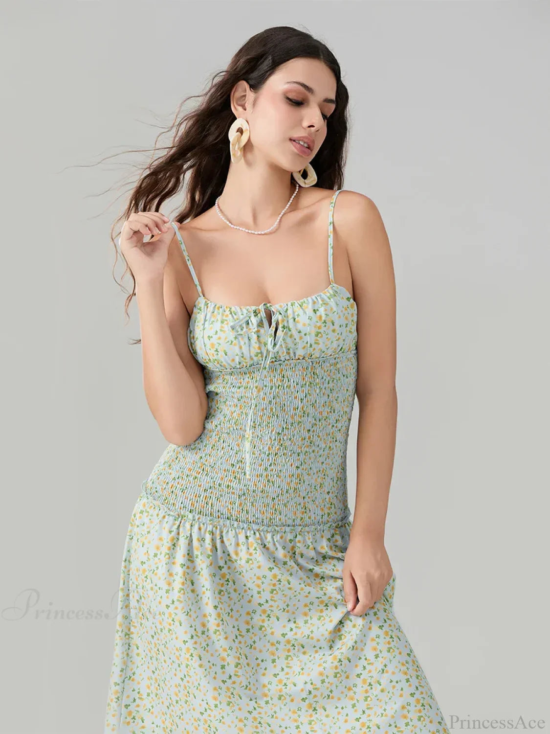 Vestido Floral de Morango com Costas Nuas e Amarração Frontal