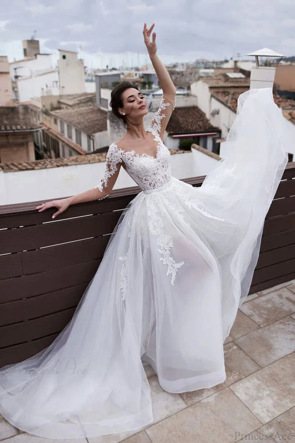 Abito da sposa francese a maniche lunghe con scollo a V