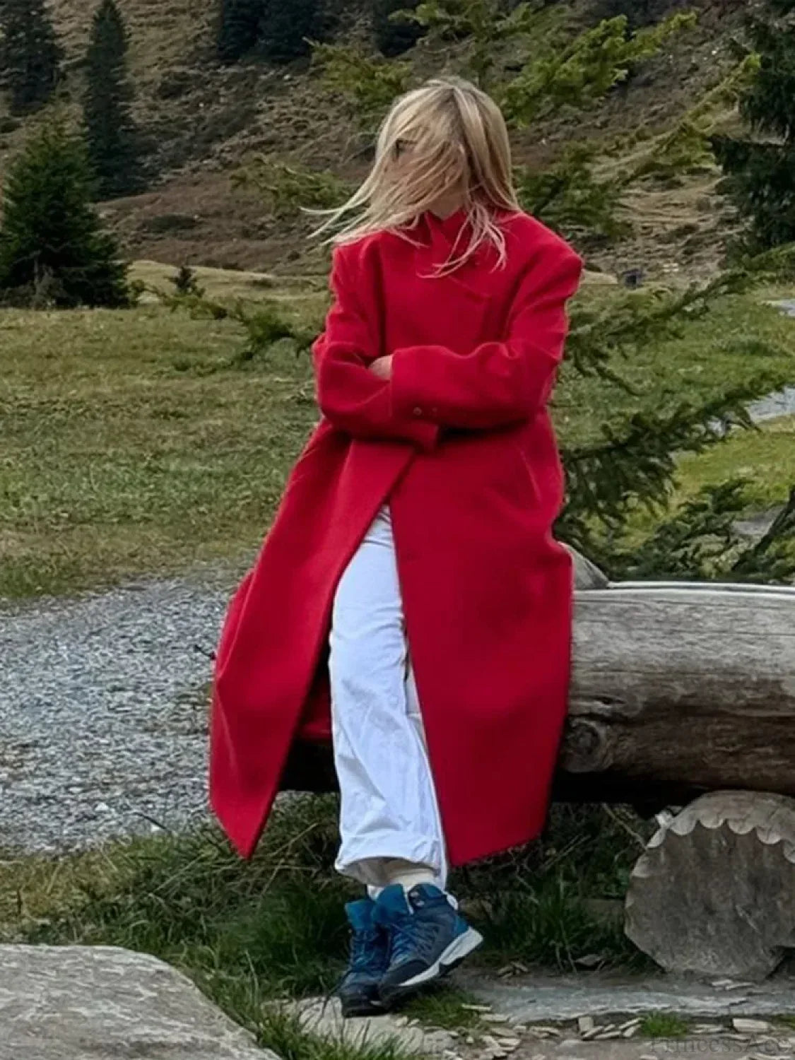 Cappotto grigio casual in lana con collo a lancia e bottoni frontali