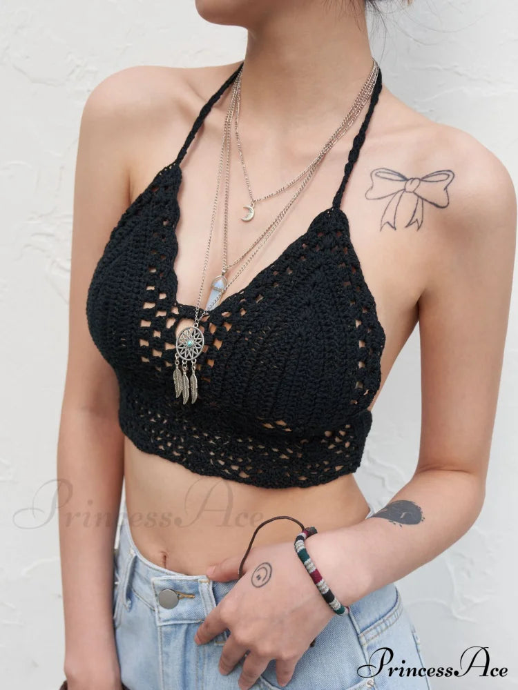 Módní háčkované krátké topy s průstřihy a zavazováním za krk