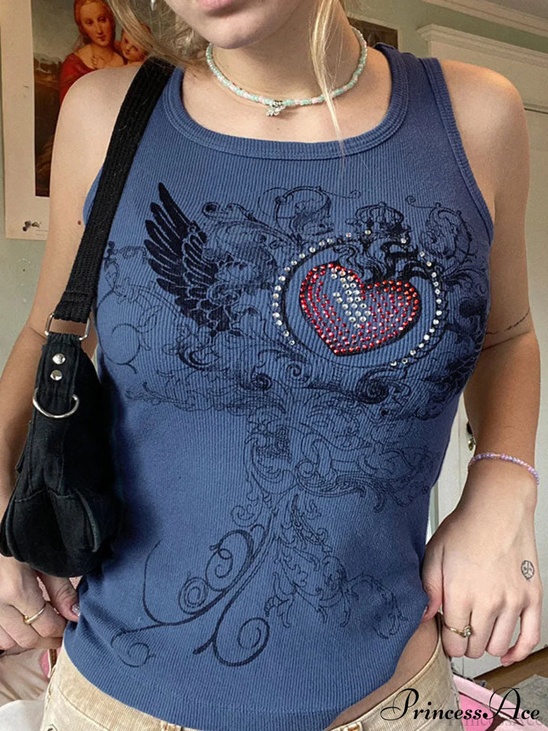 Top corto bianco elegante con stampa a cuore