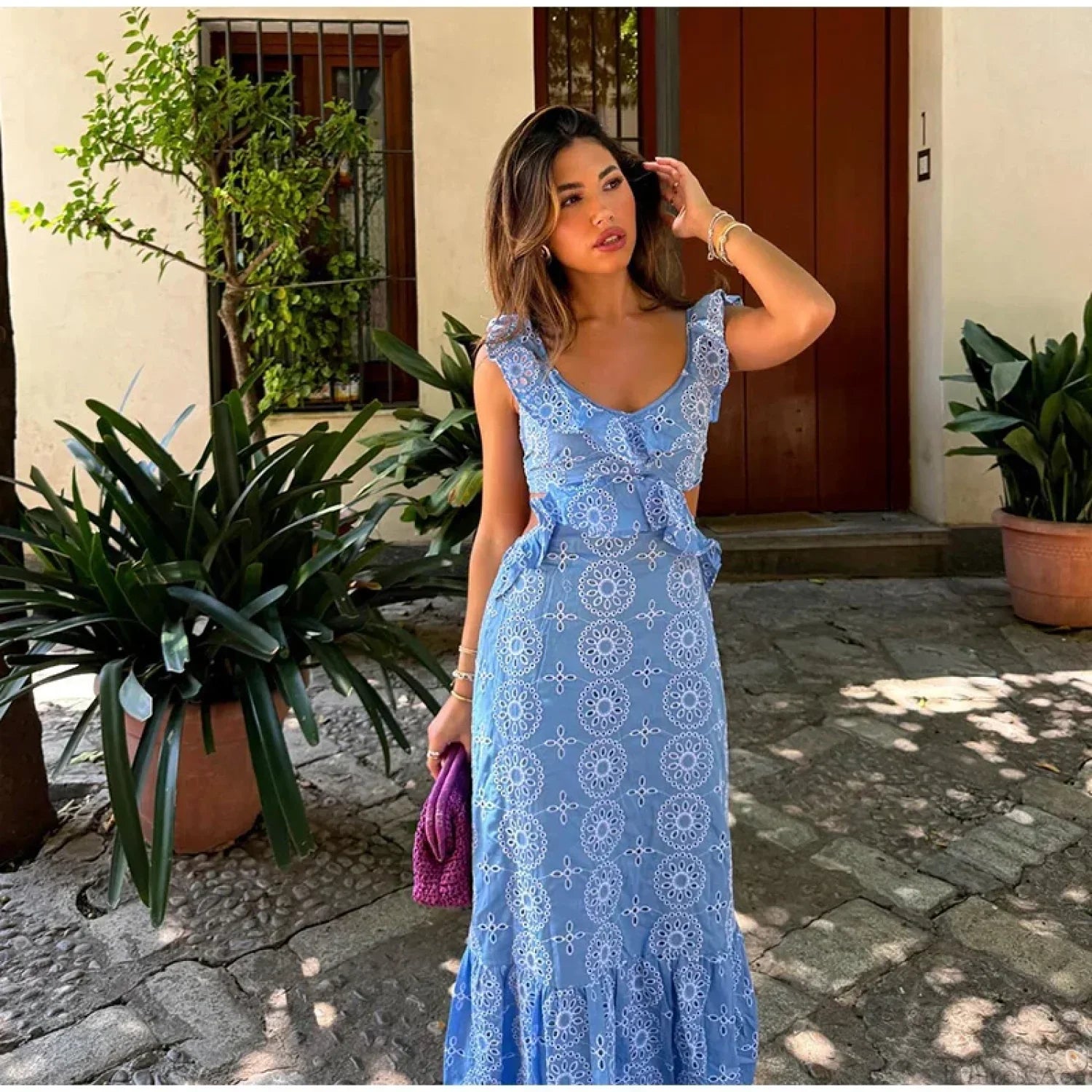 Vestido Longo Babado Decote nas Costas com Bordado Vazado