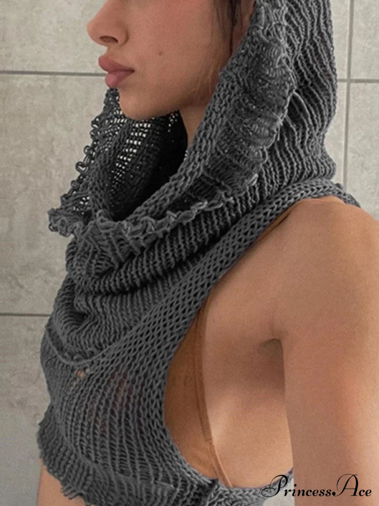 Top corto con cappuccio, spalle eleganti e fresche