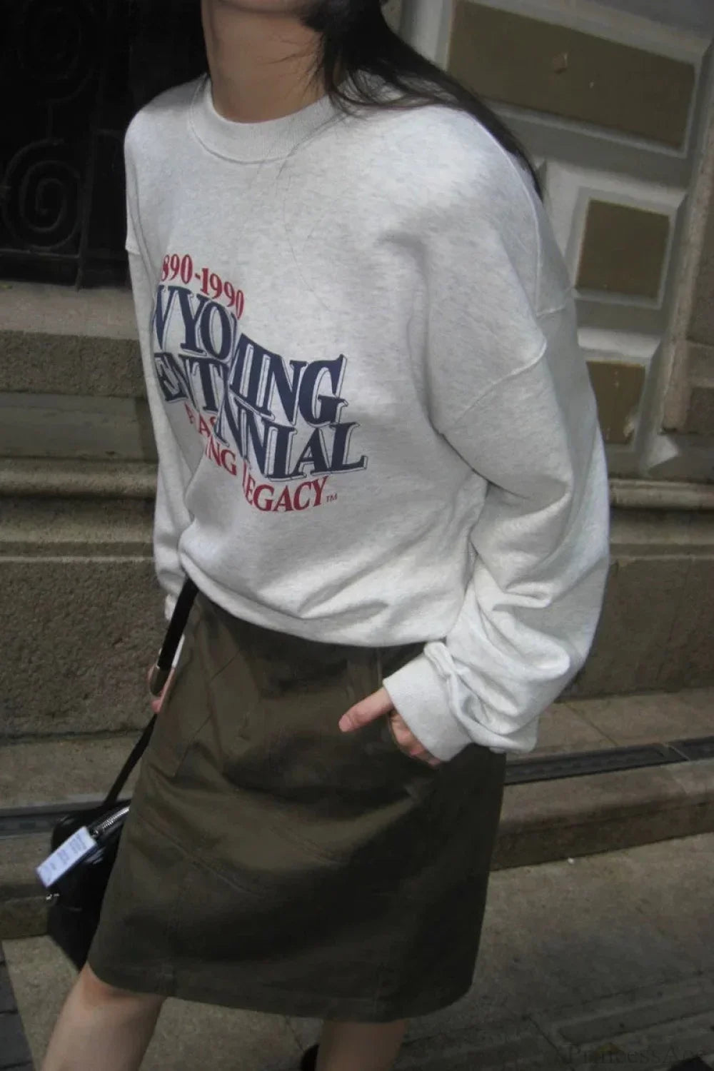 Felpa a girocollo corta con stampa di lettere e vestibilità comoda