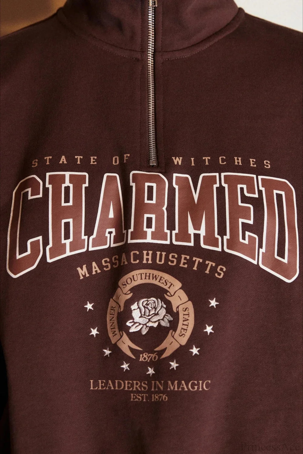 Felpa larga con collo alto e mezza cerniera con stampa di lettere