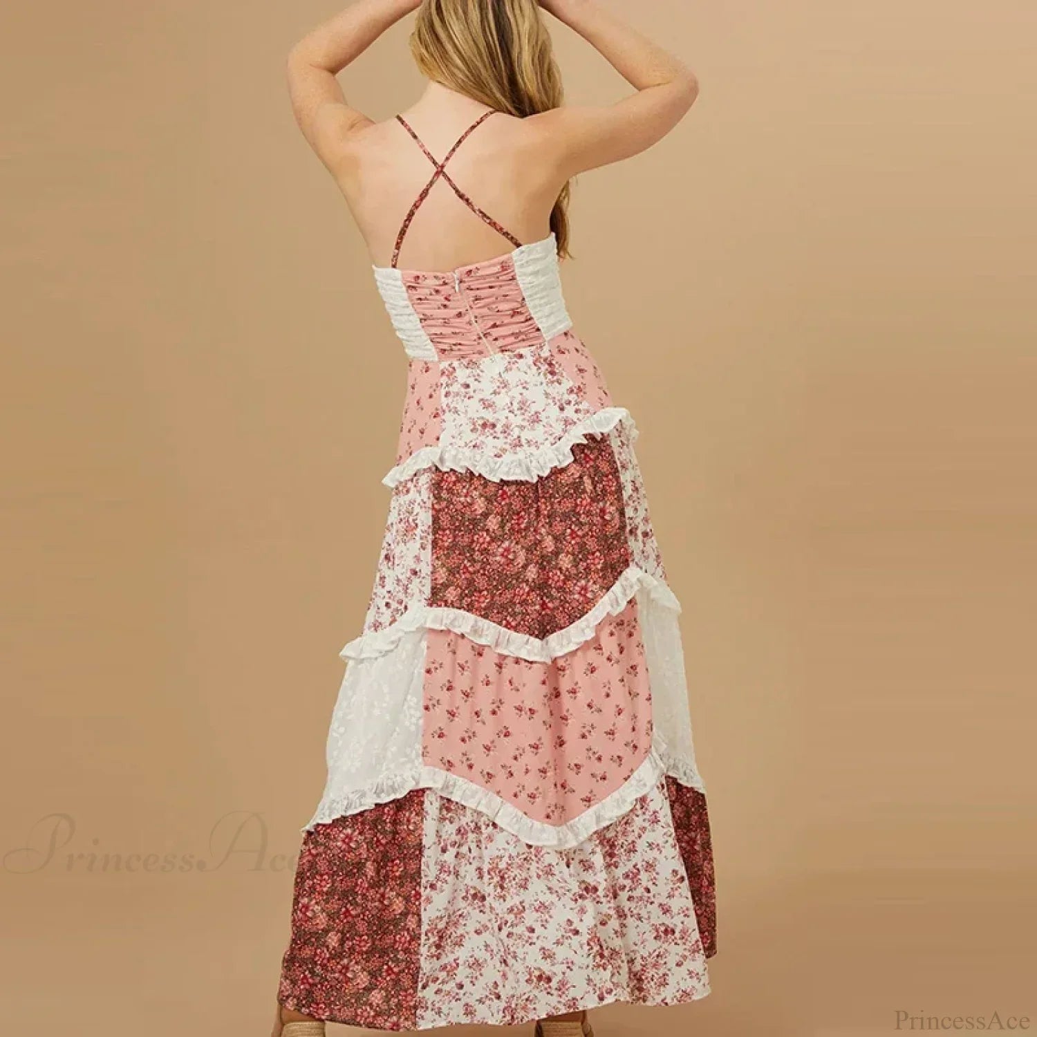 Schulterfreies, plissiertes Blumenkleid