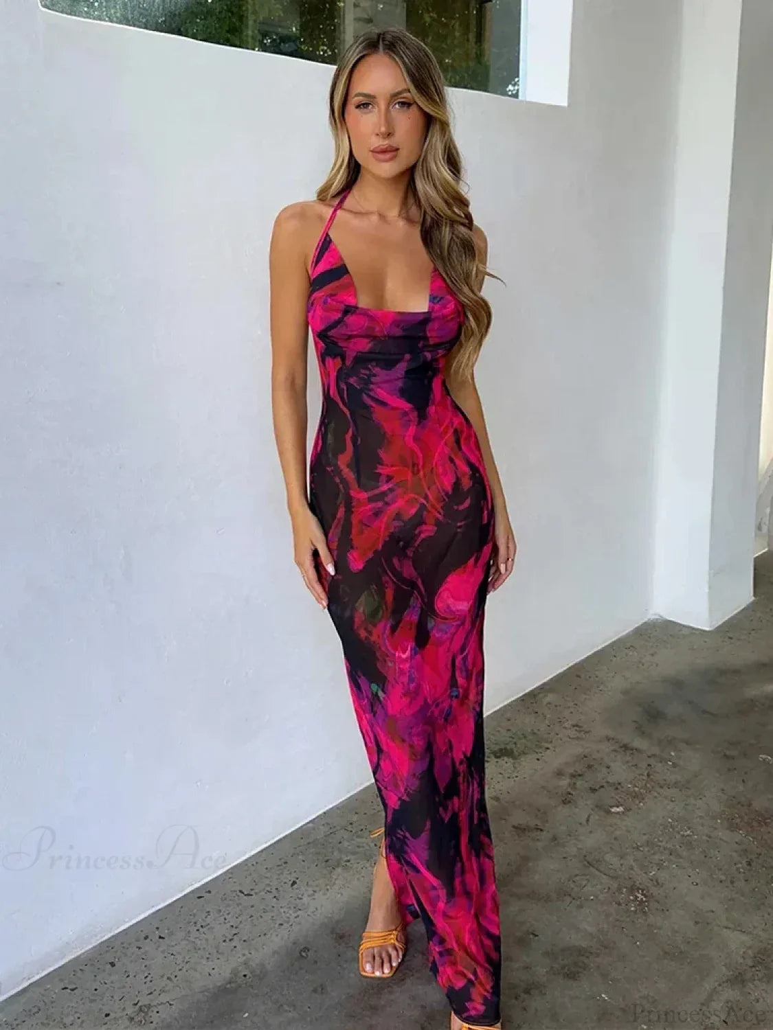 Vestido de Vacaciones Midi con Cuello Halter y Estampado Elegante