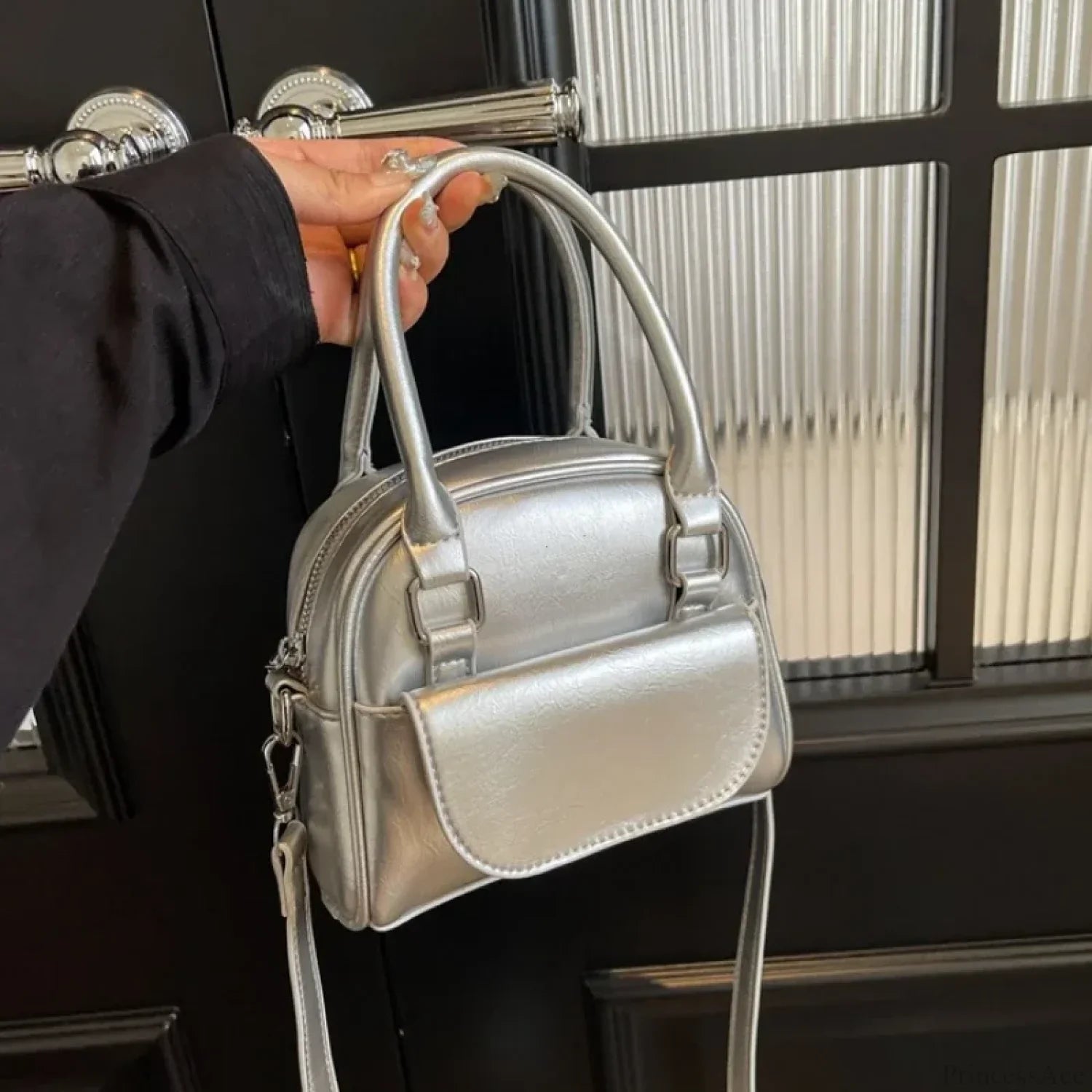 Borsa a tracolla rossa in pelle sintetica solida sottoascellare