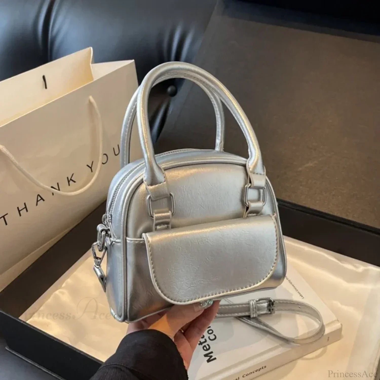 Borsa a tracolla rossa in pelle sintetica solida sottoascellare