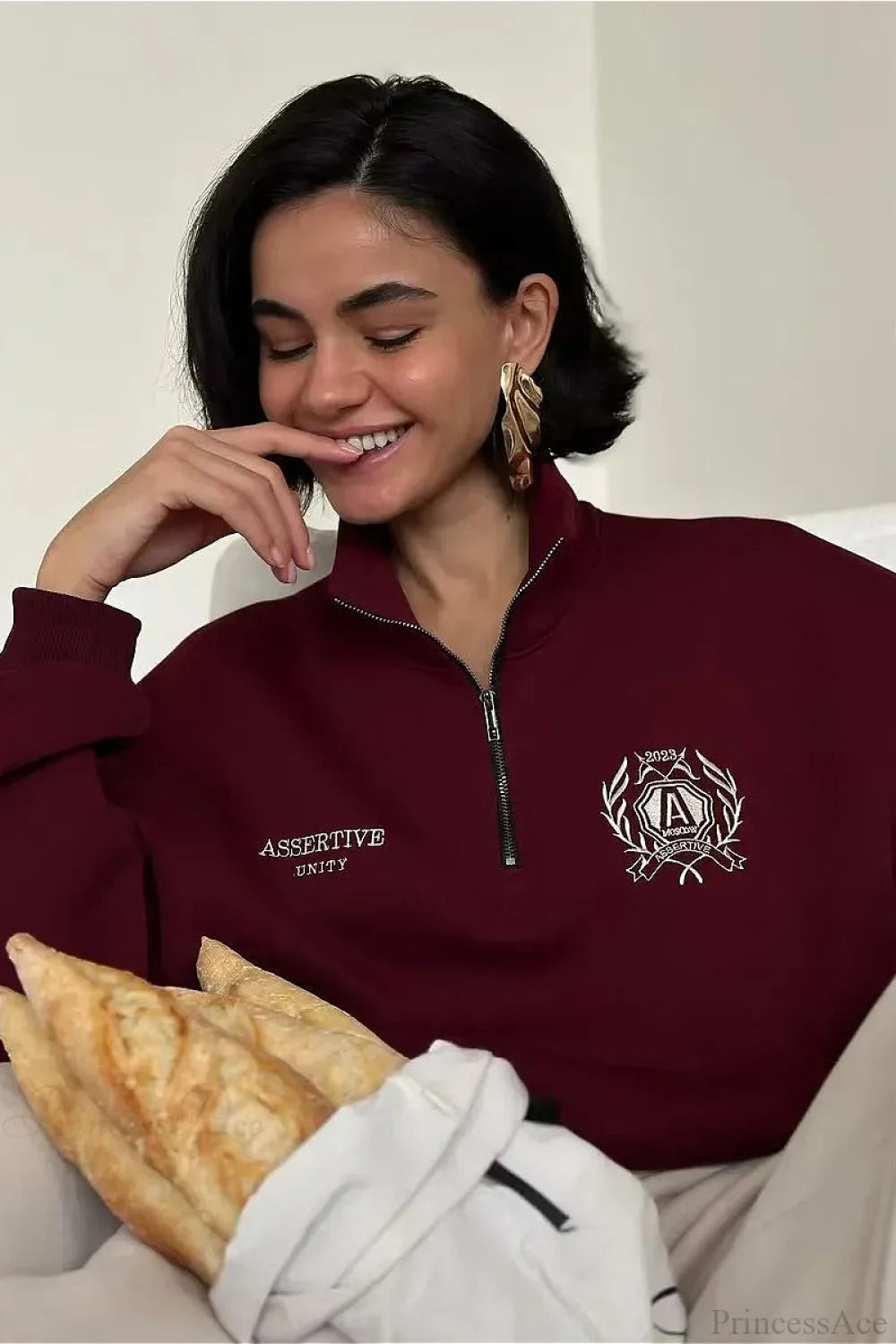 Felpa con collo alto a mezza cerniera, foderata in pile, dal taglio comodo e trasformabile