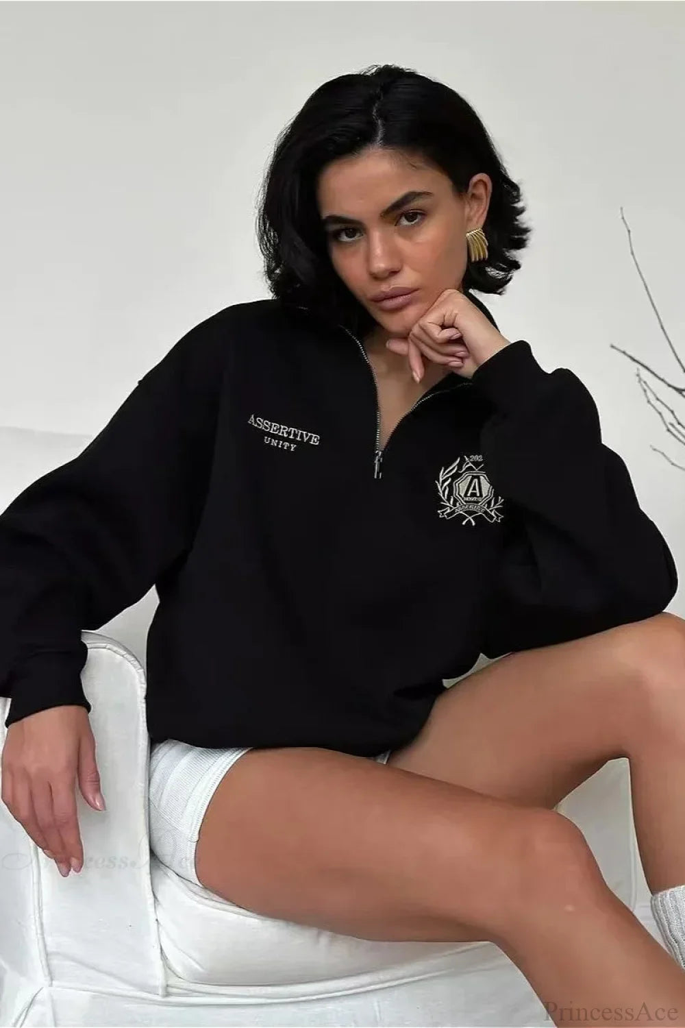 Felpa con collo alto a mezza cerniera, foderata in pile, dal taglio comodo e trasformabile