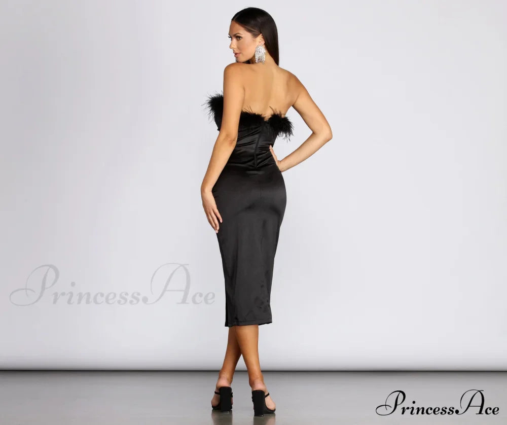 Robin Elegantes Satinkleid in Midi-Länge