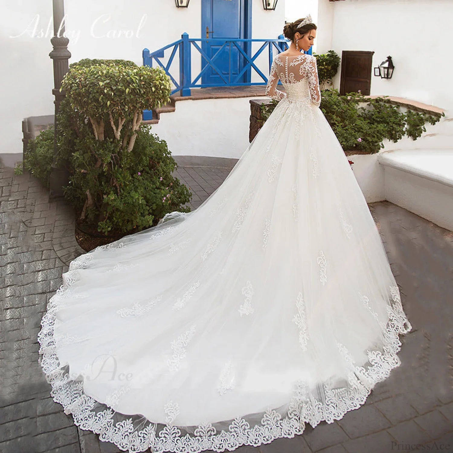 Hochzeitskleid mit Rundhalsausschnitt, langen Ärmeln und Spitze