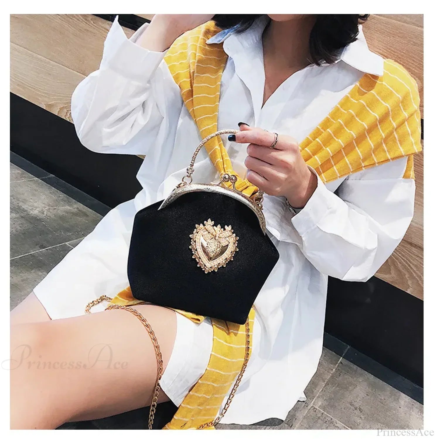 Bolso de mano brillante en forma de corazón para la noche con cadena para el hombro