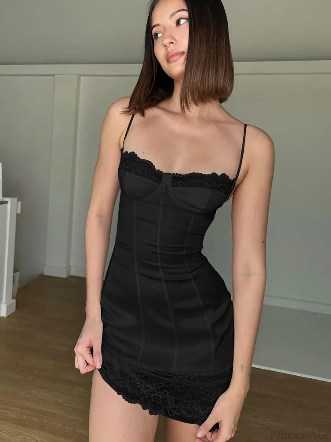 Vestido ajustado de vacaciones sin mangas con encaje y parches