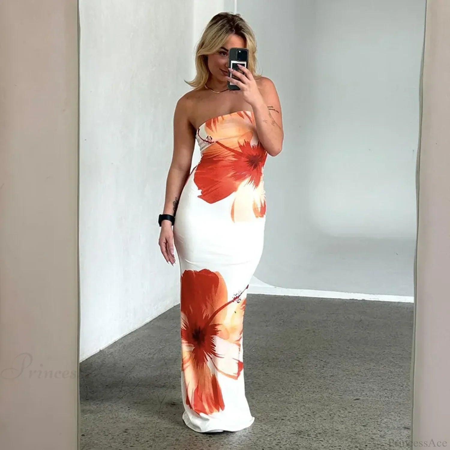 Schmal geschnittenes, bedrucktes, schlauchloses Freizeitkleid mit Blumenmuster für den Strand