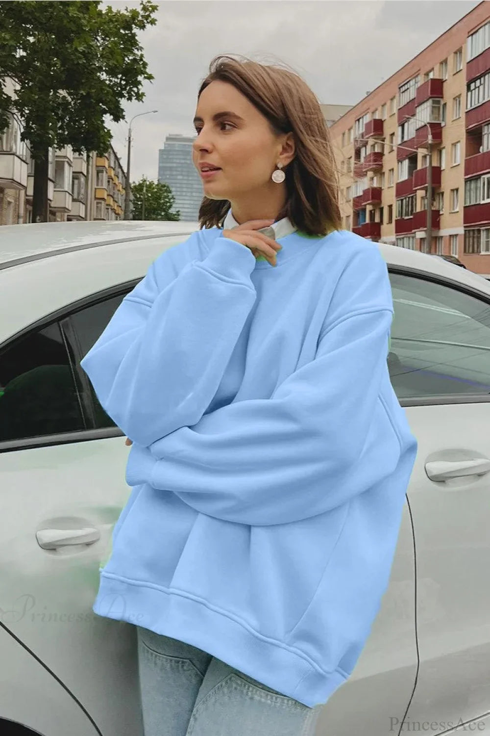 Felpa ampia a girocollo tinta unita dal taglio comodo