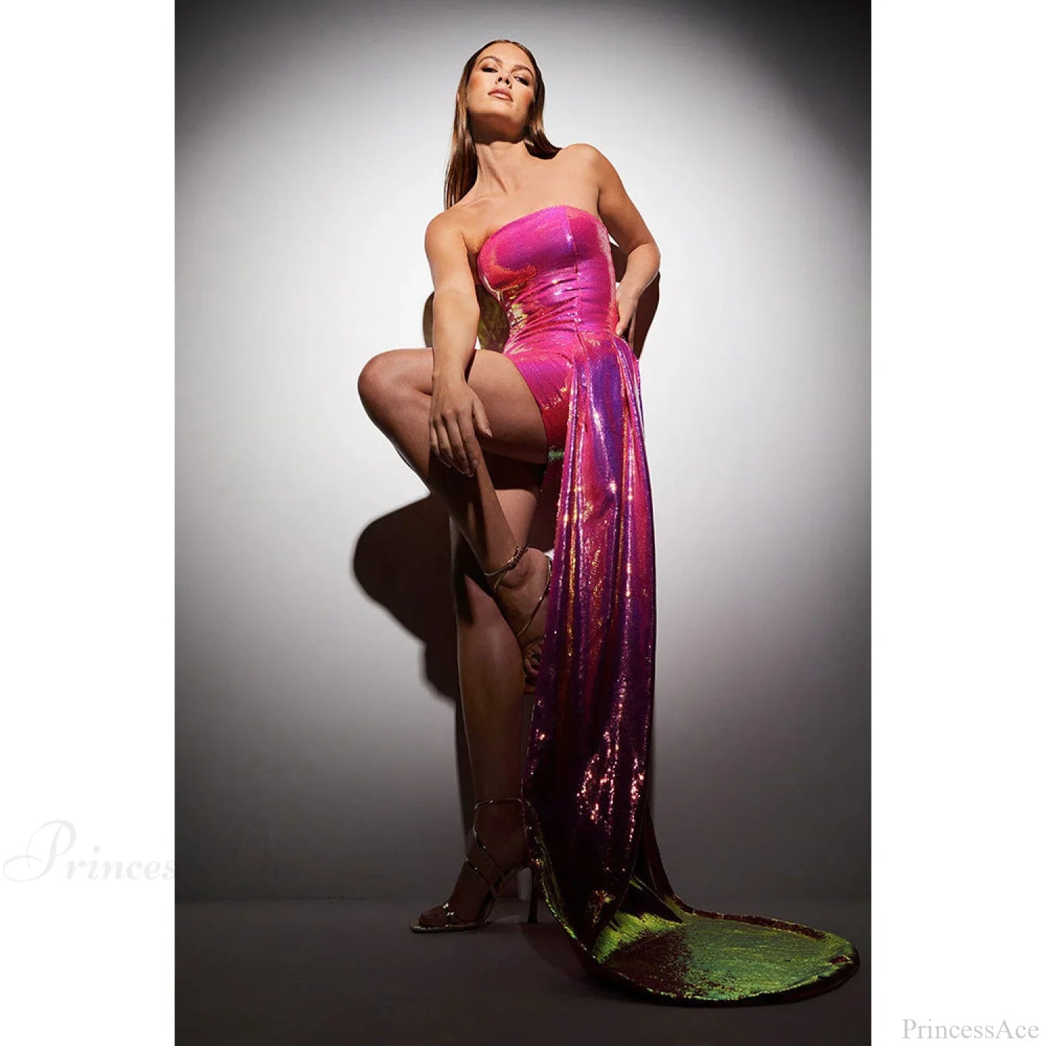 Robe de bal deux pièces à taille drapée sans bretelles ornée de paillettes