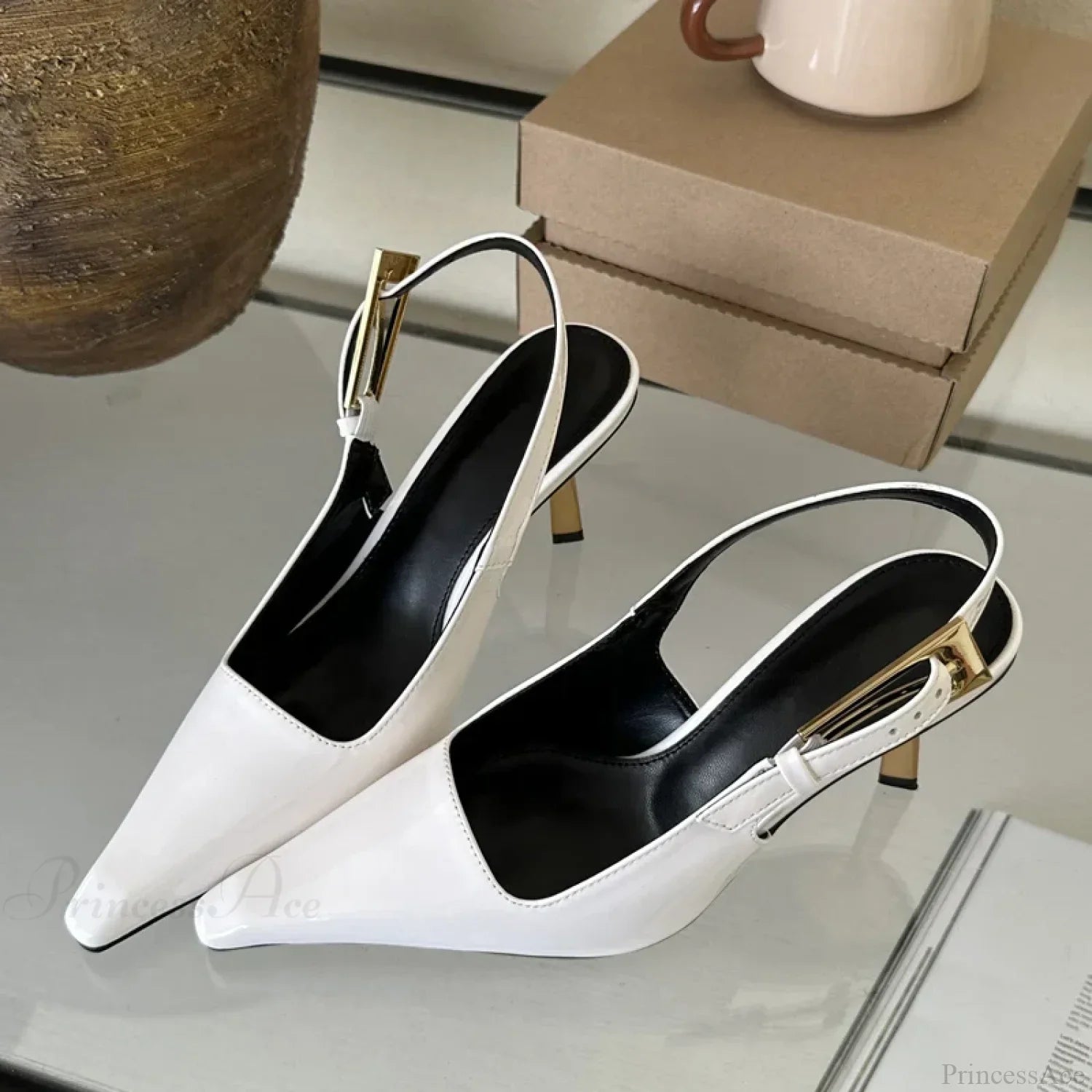 Sandália Slingback Estilo Street Sexy com Fivela Metálica, Bico Quadrado e Salto Baixo