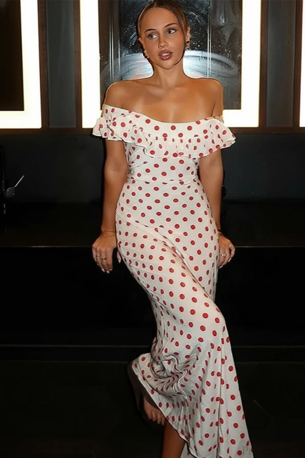 Süßes Volant-Urlaubskleid mit Tupfenmuster in Maxilänge