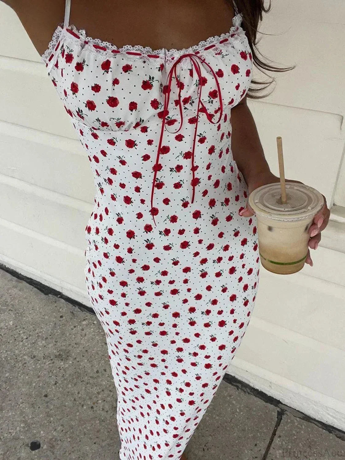 Vestido ajustado de calle con banda y lazo floral a la moda
