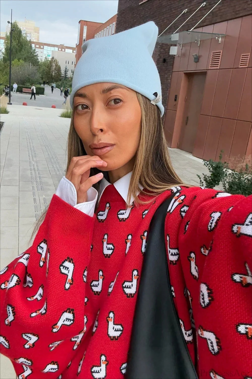 Blusa lavorata a maglia rossa con motivo jacquard a blocchi di colore versatile