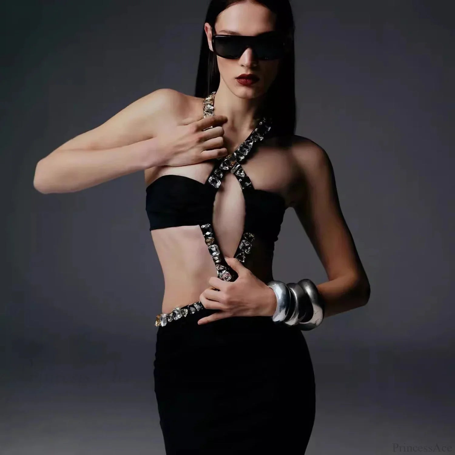 Vintage gotické bezramínkové těsné plesové šaty s korálkováním