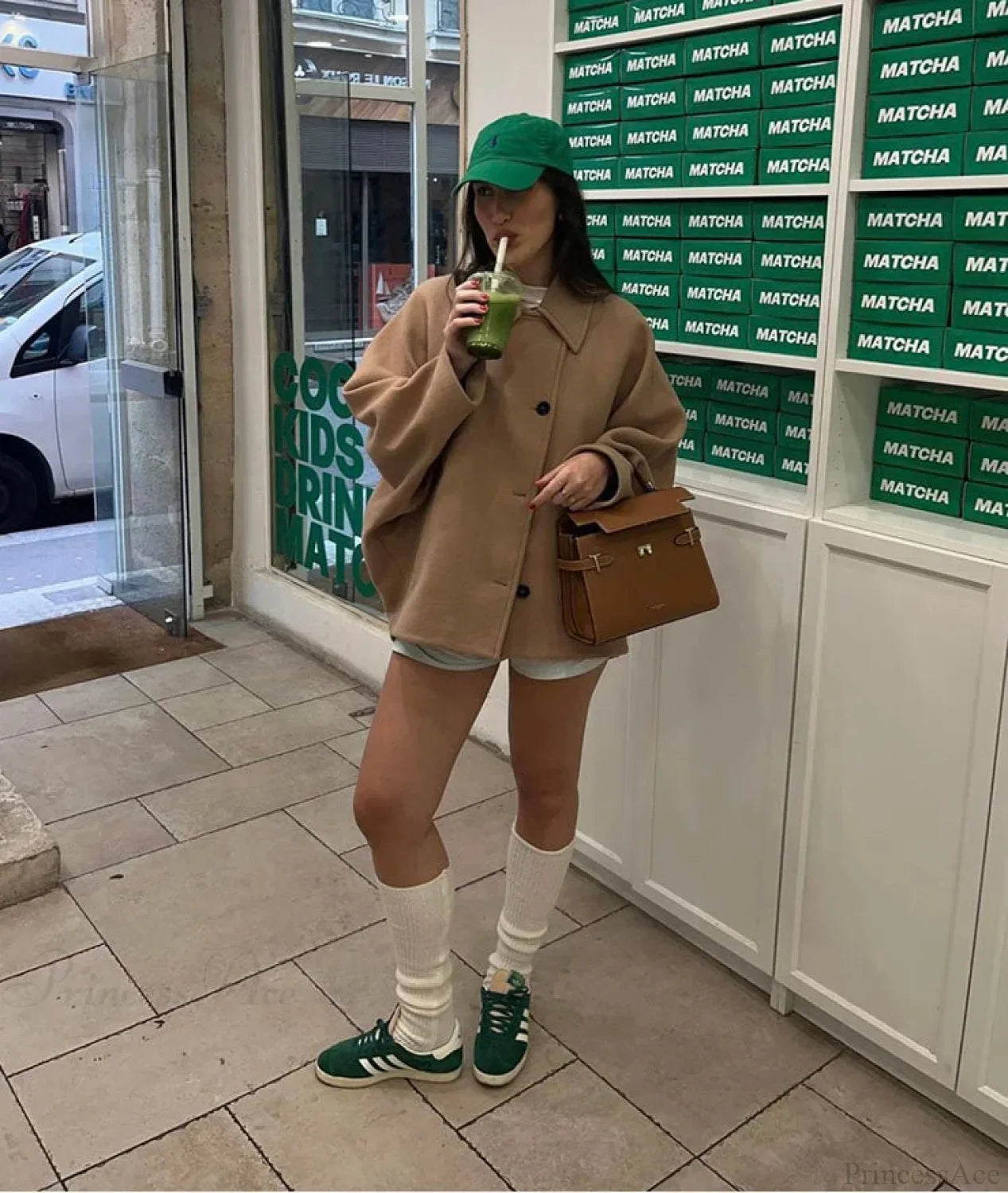 Manteau en laine kaki à revers d'époque