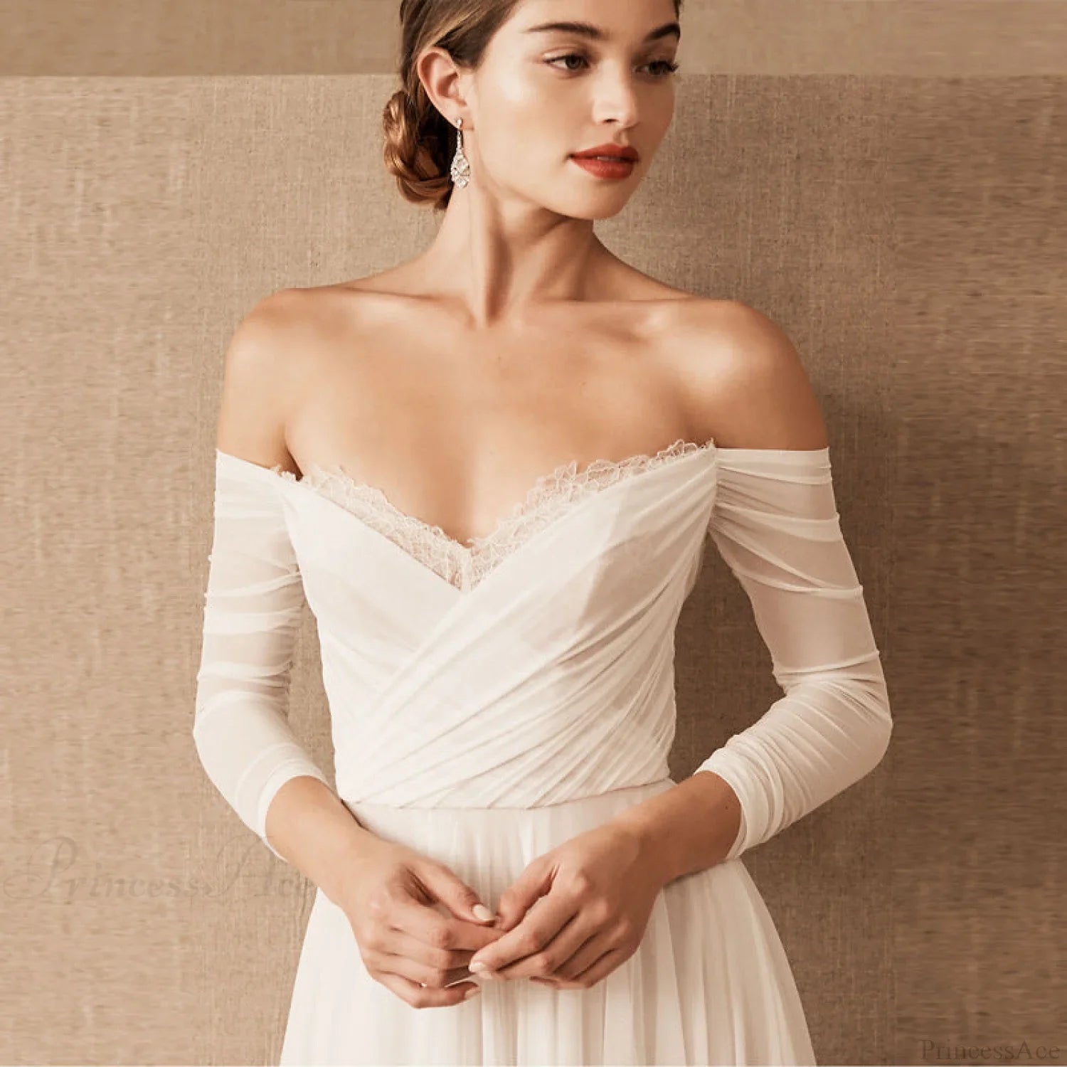 Vintage Off-Shoulder Outdoor Wedding Dress