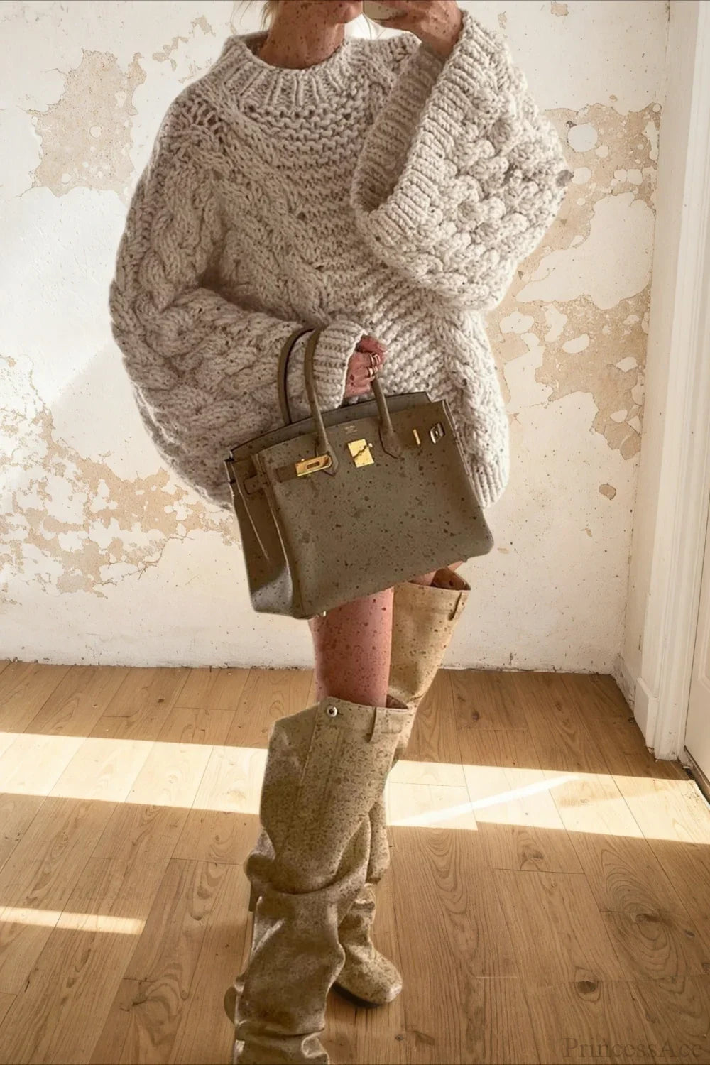 Maglione largo vintage con scollo rotondo e maniche a campana elegante