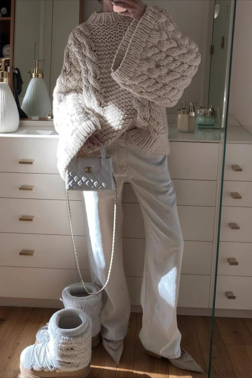 Maglione largo vintage con scollo rotondo e maniche a campana elegante