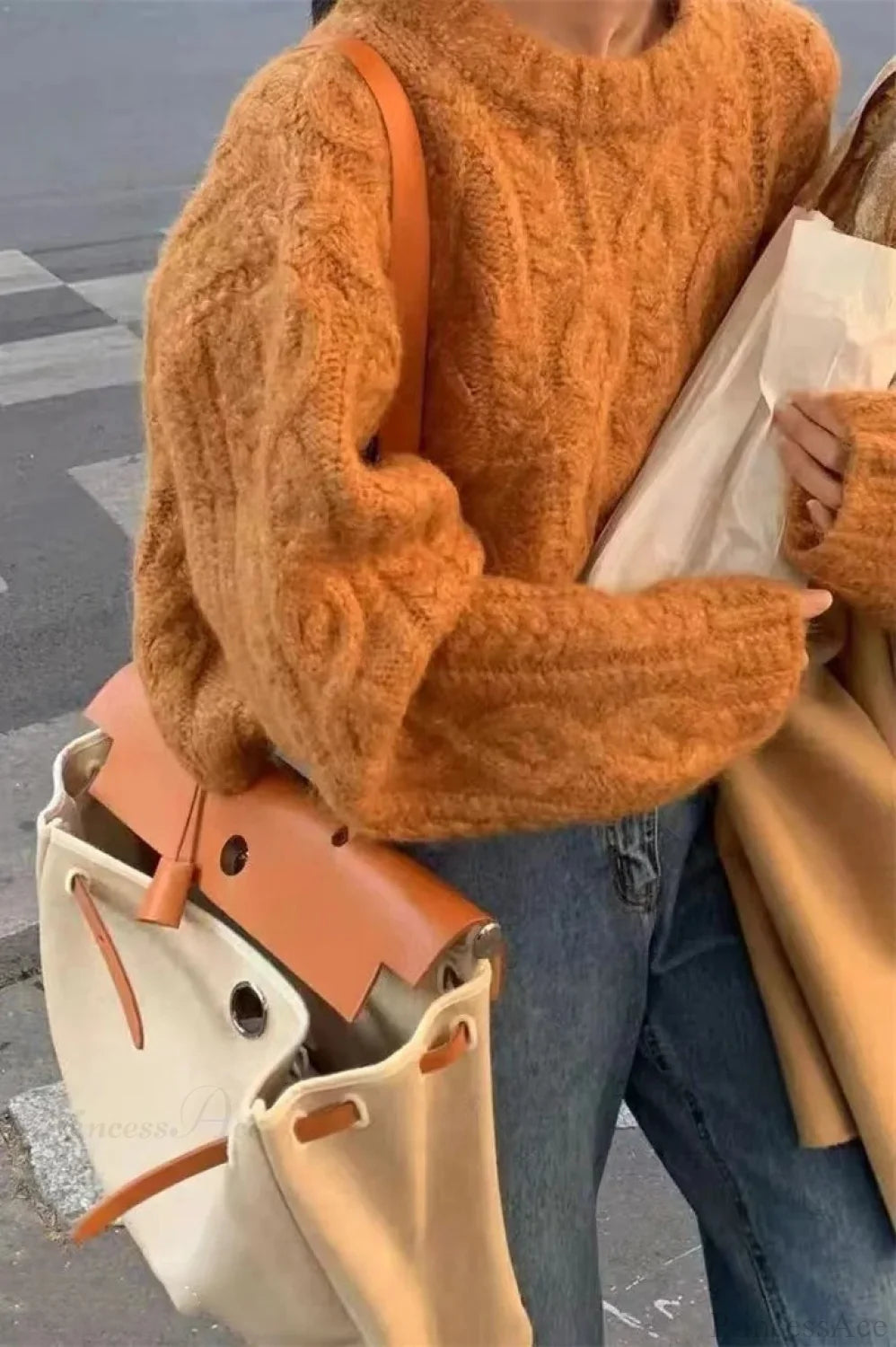 Pull ample à col rond en grosse laine ancienne