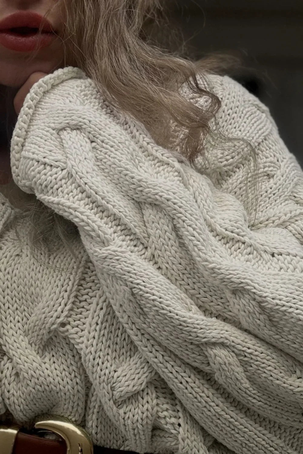 Pull vintage à col en V ample mi-long en maille torsadée à manches longues