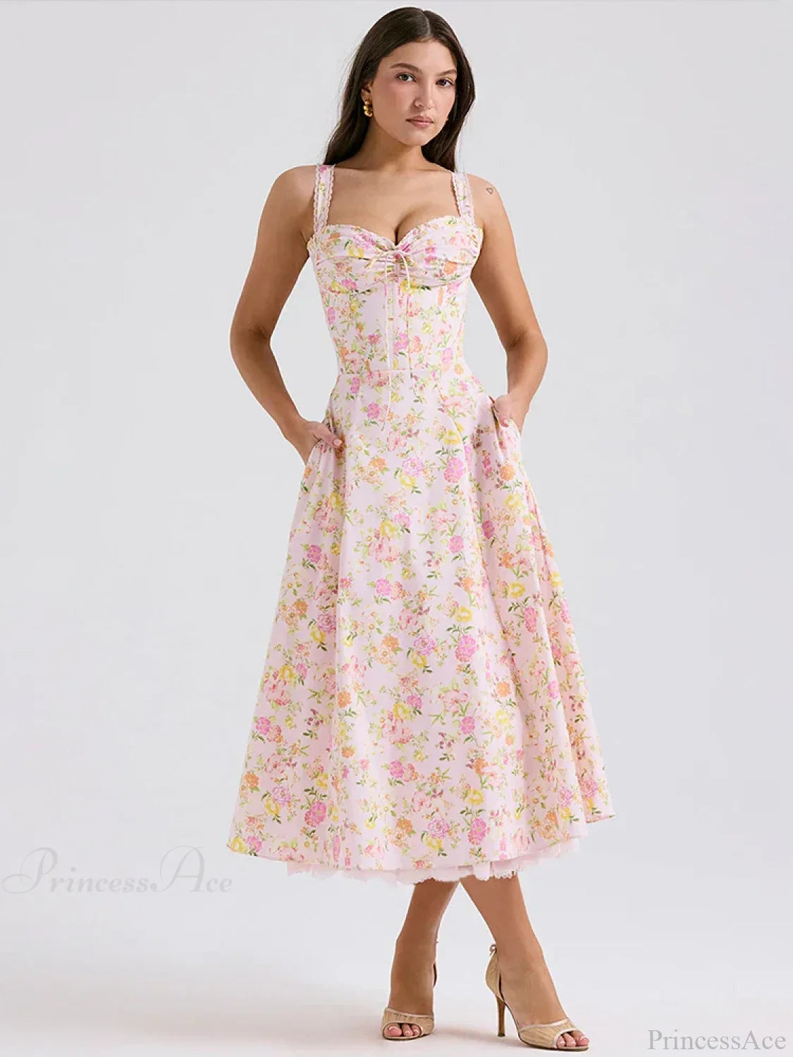 Vestido floral con tirantes finos y cinturón de cintura