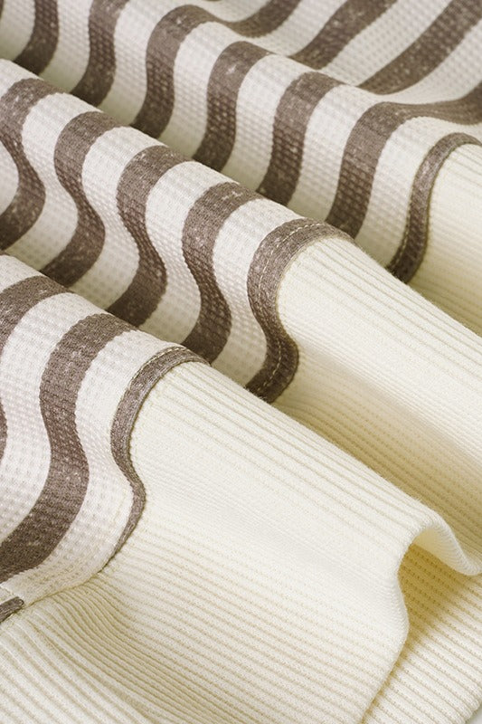 T-shirt à manches longues à blocs de couleurs en patchwork rayé gaufré