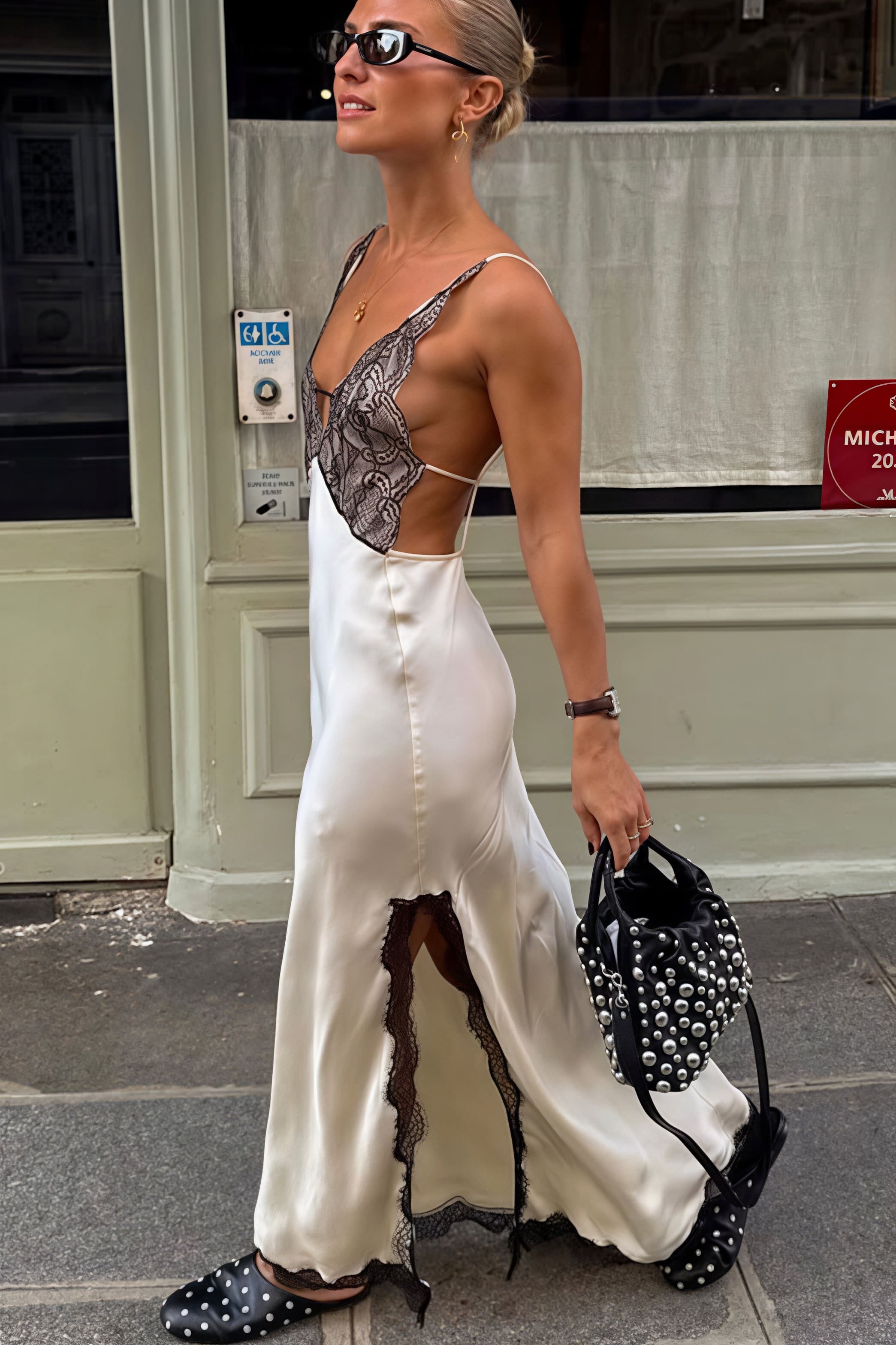 Sexy schlankes Spitzen-Patchwork rückenfreies Satinkleid in Maxilänge