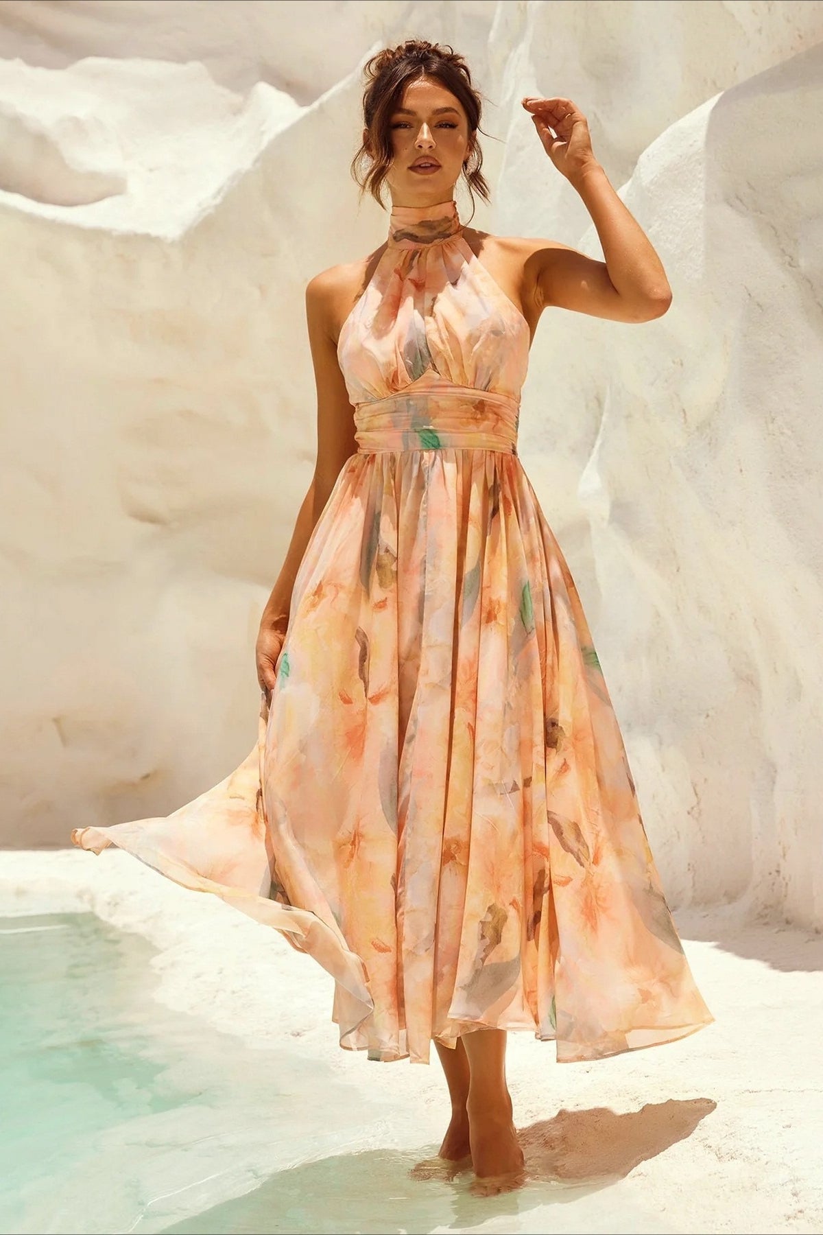 Ärmelloses Midikleid mit Blumenmuster, Neckholder und rückenfreiem Schnitt