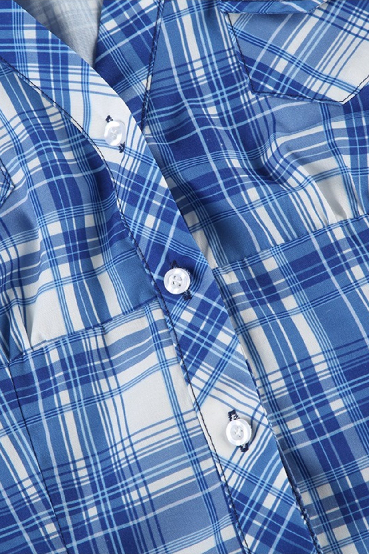 Camicia scozzese a quadri con scollo a V e maniche a sbuffo arricciate