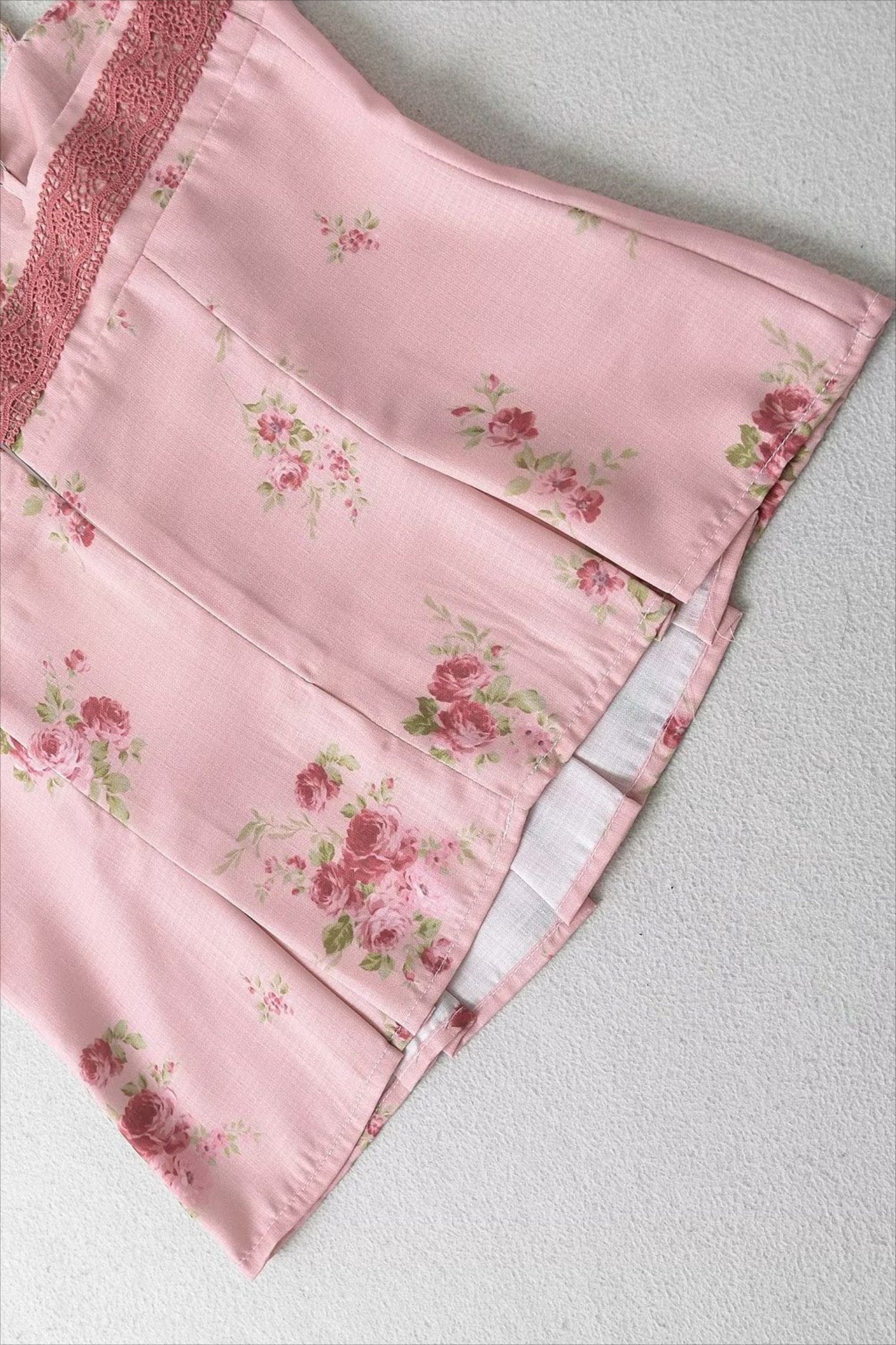 Top a canotta con volant e stampa floreale Desiderio Puro