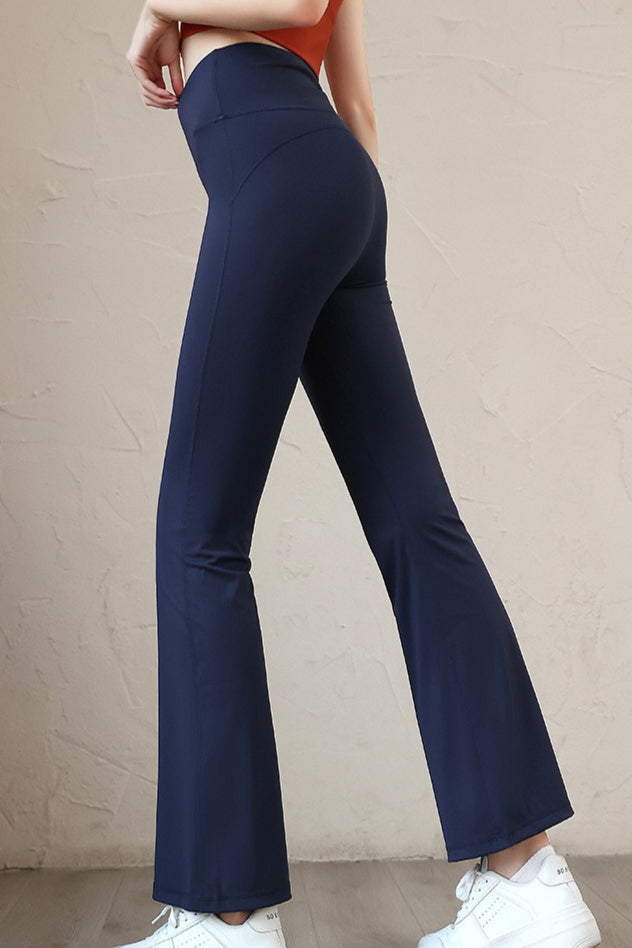 Hochgeschnittene, schlank geschnittene, schnell trocknende Leggings mit ausgestelltem Bein