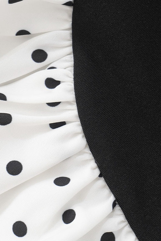Minišaty bez ramínek s puntíky, těsně přiléhající
