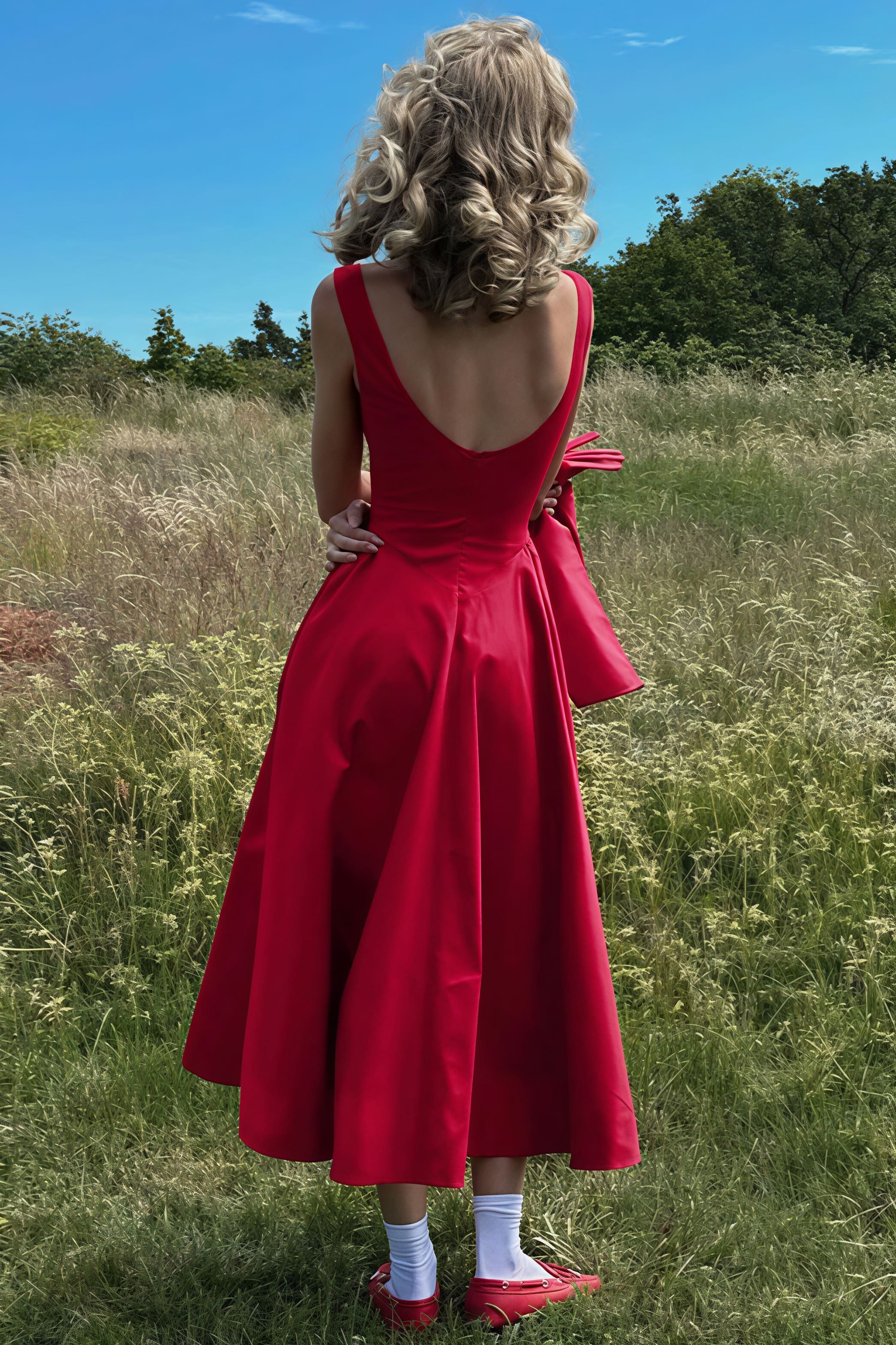 Vestido midi ajustado sin mangas sólido de moda con cintura