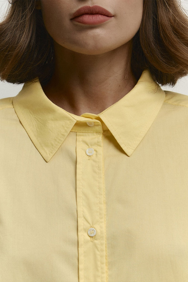 Blusa suelta amarilla de algodón con botones para el día a día