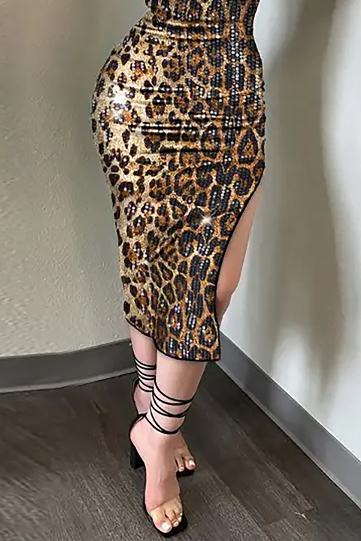 Robe moulante midi sexy à imprimé léopard, dos nu, bretelles fines