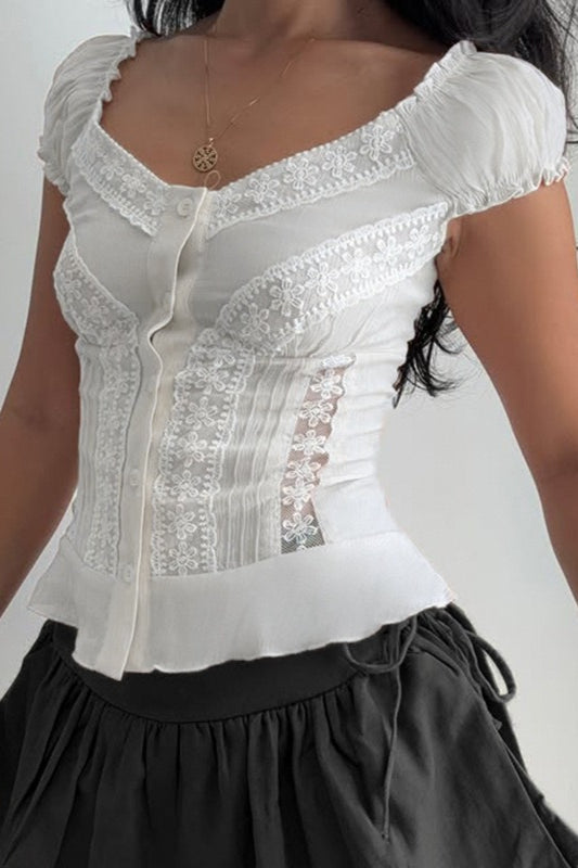 Vintage-Spitzen-Top mit V-Ausschnitt, Knöpfen und Puffärmeln