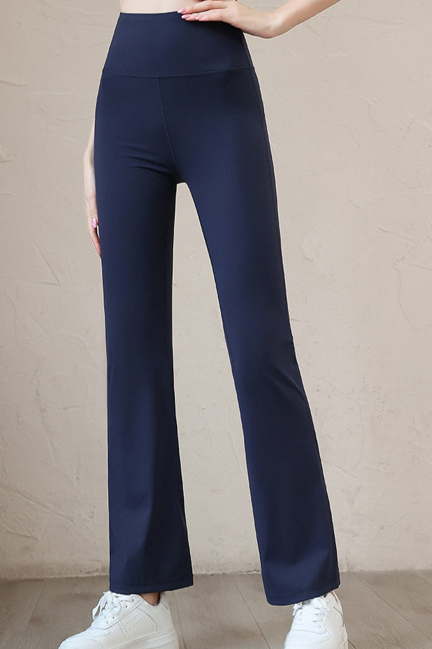 Hochgeschnittene, schlank geschnittene, schnell trocknende Leggings mit ausgestelltem Bein