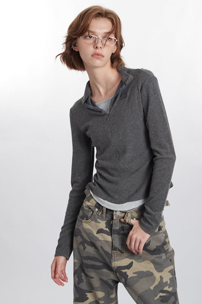 Gestricktes Oberteil mit halbem Reißverschluss und Stehkragen in zwei Teilen