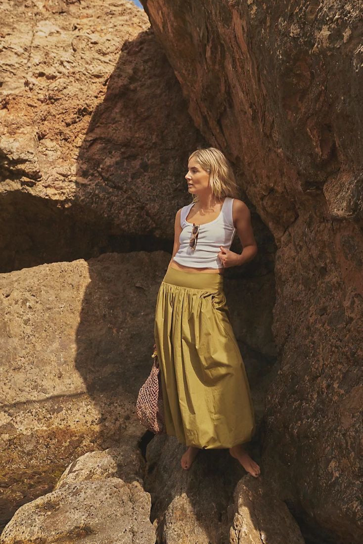 Falda globo con cintura elástica fruncida y bolsillos